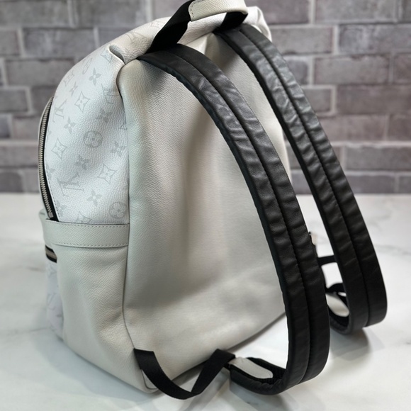 Louis Vuitton Discovery Backpack - Picture 4 of 9